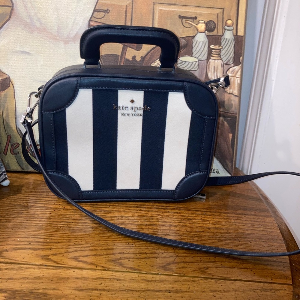 Kate Spade Traveler Trunk Novelty Crossbody Bag - Navy & Cream - EUC - Picture 1 of 9